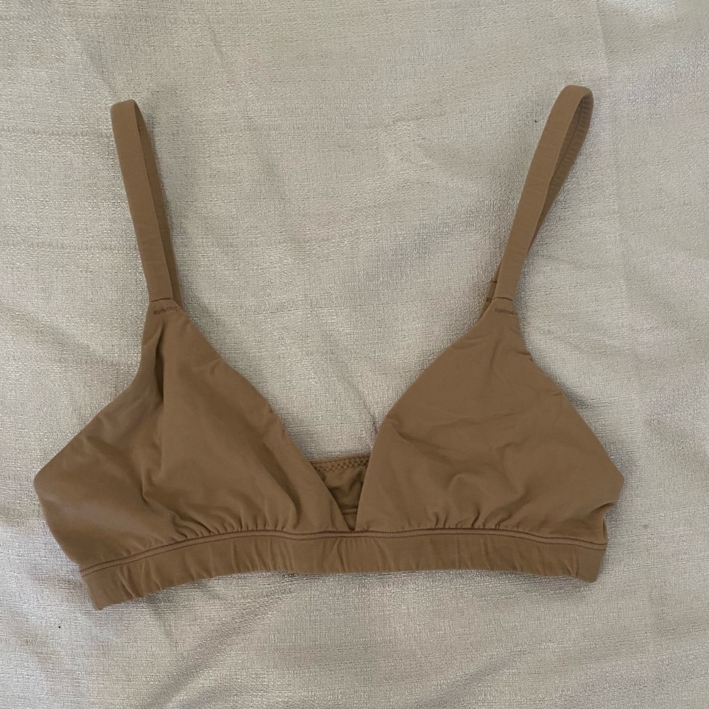 SKIMS FITS EVERYBODY TRIANGLE BRA